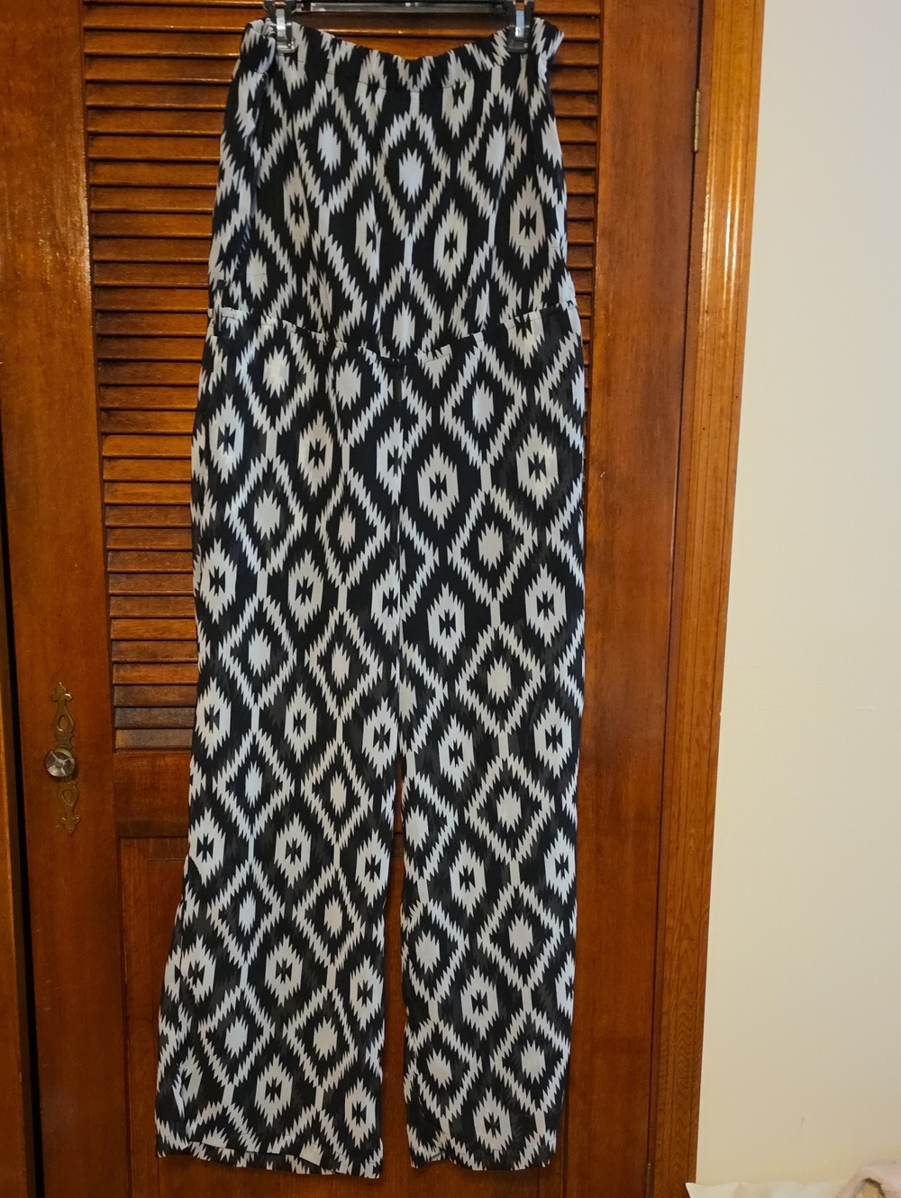 Black & White Geometric Wide-Leg Jumpsuit Pants by